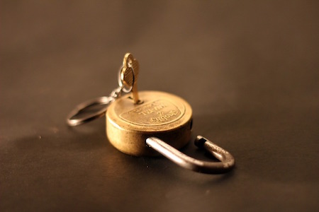 metal-lock-key-ring-gold